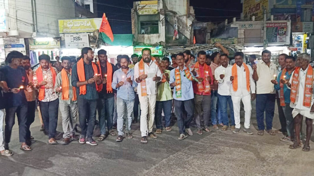 terror attack | ఉగ్రదాడిలో అమరులైనవారికి కొవ్వొత్తులతో నివాళి