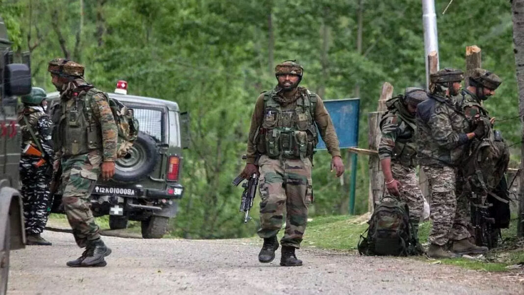 India Pakistan border | సరిహద్దు నుంచి పాకిస్తాన్​ సేనలు వెనక్కి..స్థావరాలు ఖాళీ చేస్తున్న పాక్​ సైన్యం!