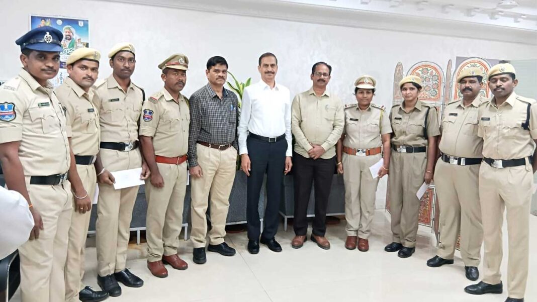 Excise Enforcement | ఎక్సైజ్​ ఎన్​ఫోర్స్​మెంట్​ సిబ్బంది నగదు పురస్కారాలు