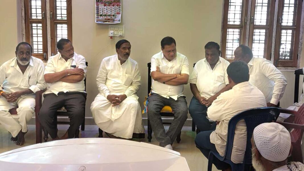 Zaheerabad MP Suresh Shetkar | కార్యకర్త కుటుంబాన్ని పరామర్శించిన ఎంపీ