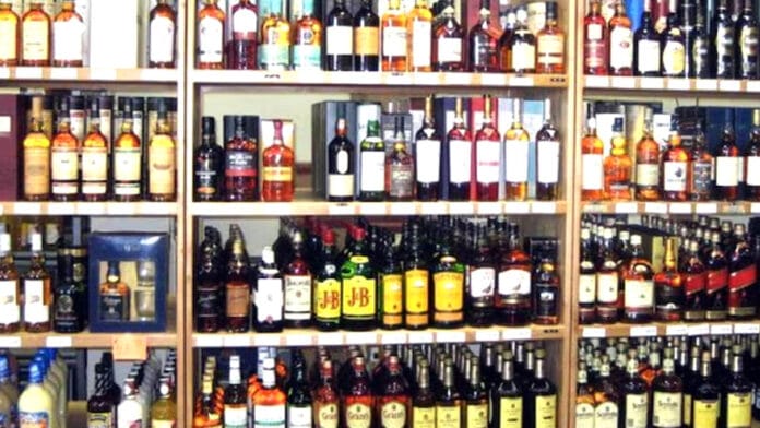 Bar Fraud | బార్‌లో కల్తీ మద్యం.. ఎక్కడో తెలుసా..!